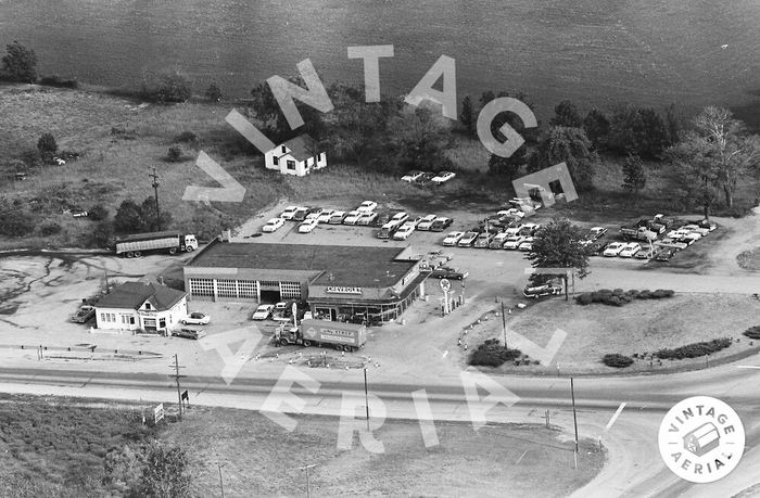Tekon Grill (Te-Kon Grill & Truck Stop) - Chevy Dealer At The Same Intersection (newer photo)